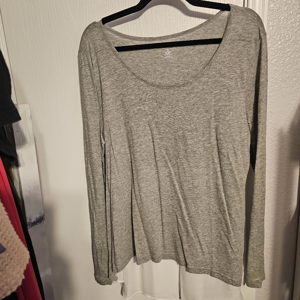 a.n.a Heather Gray Long Sleeve Women's Top